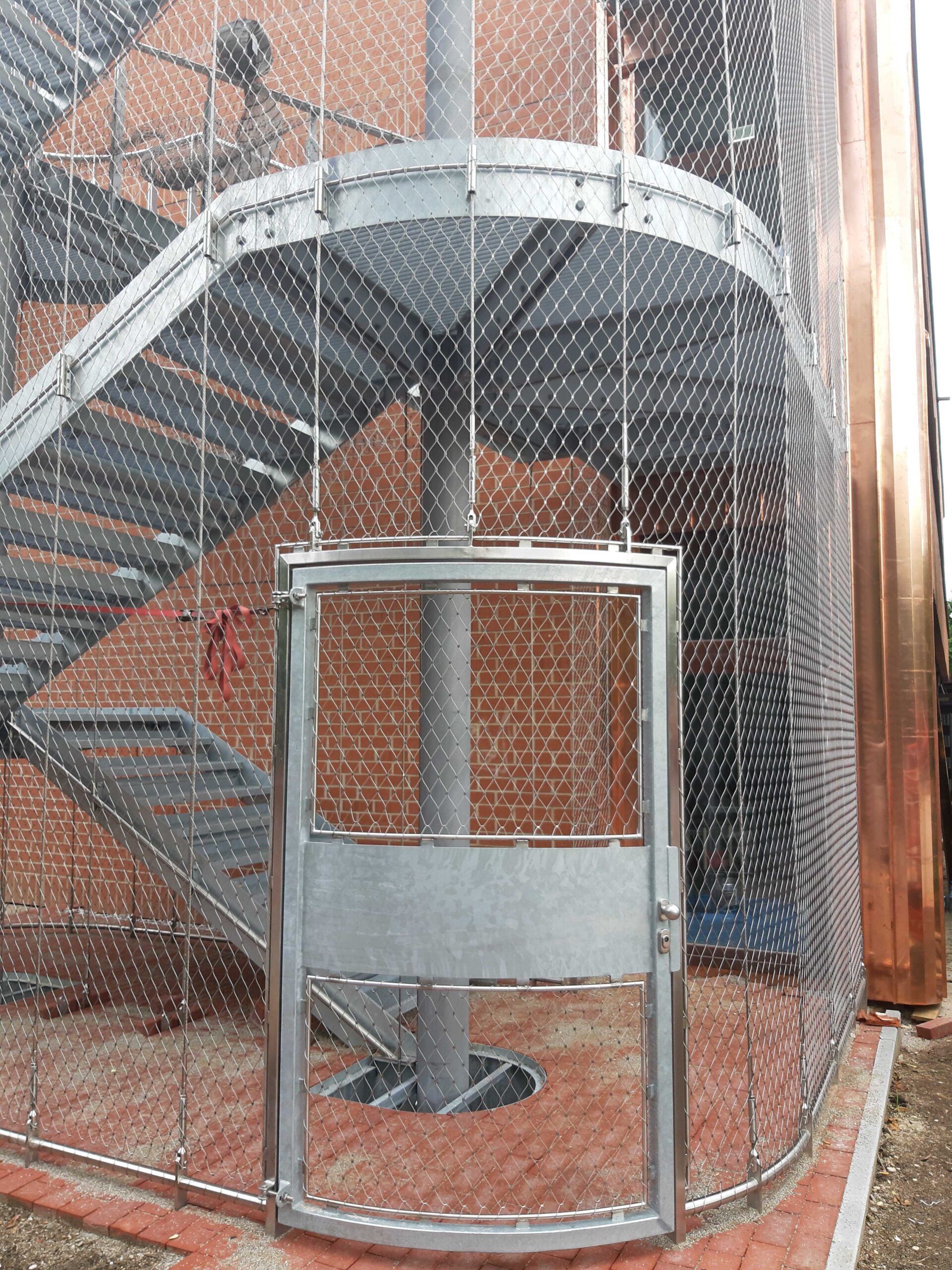 Türe mit Durchgriffschutz